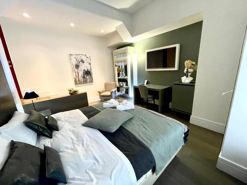 Athena Luxury Rooms